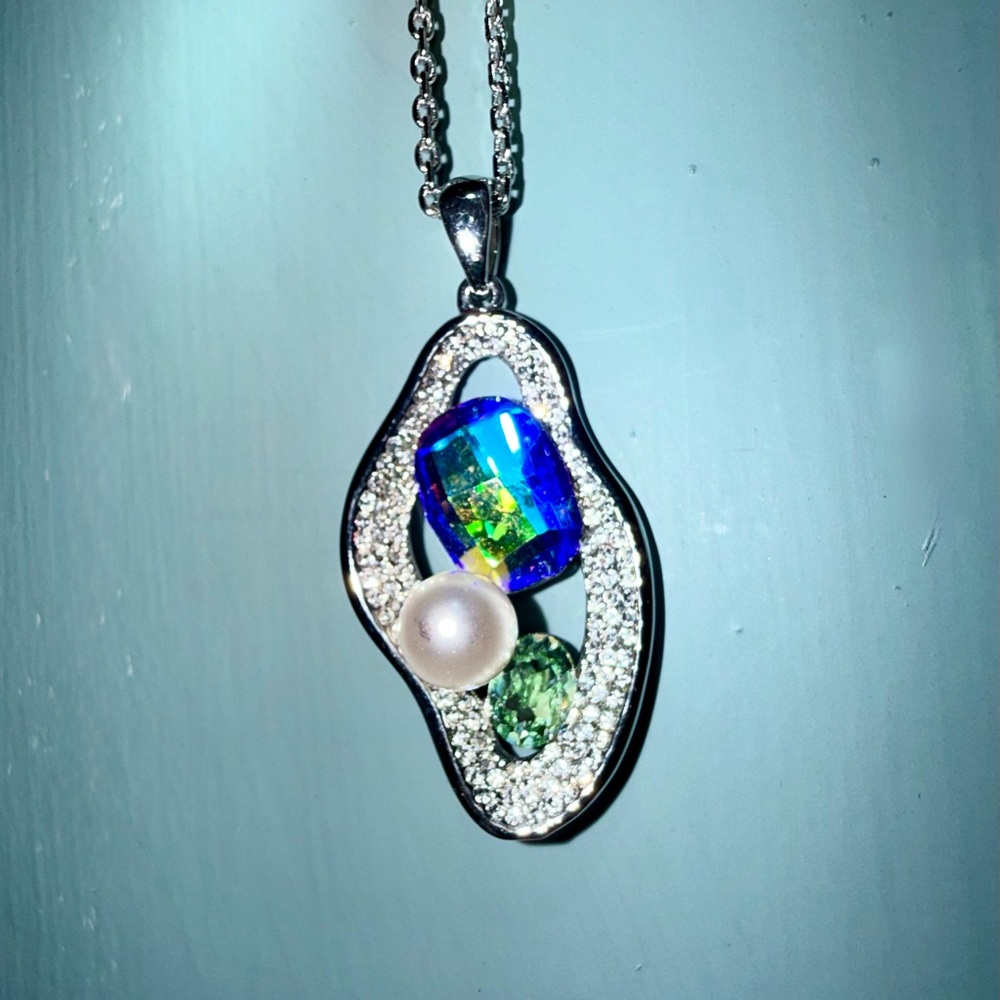 RARE!! White Gold Necklace and Pendant
